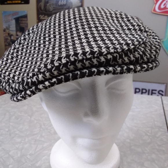 Vintage style flat cap in black and grey houndstooth unisex - Picture 3 of 5